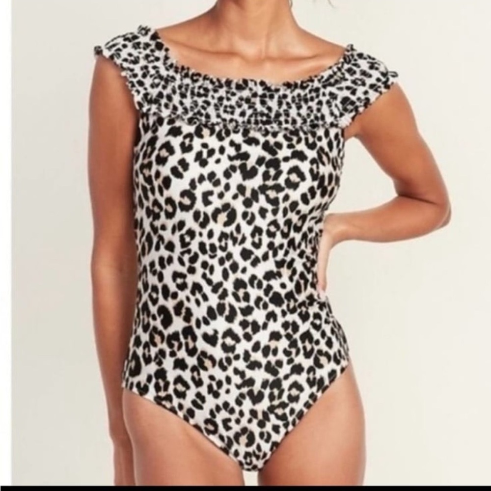 Old Navy swimsuit women’s size Small